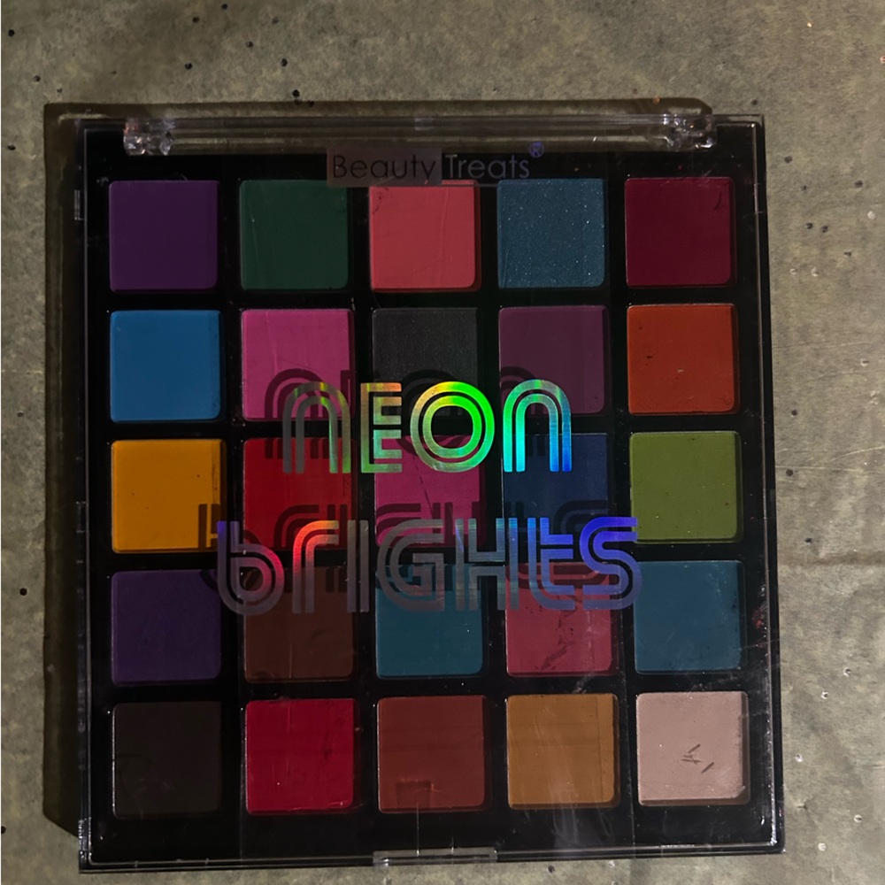 Beauty treats, neon brights eyeshadows